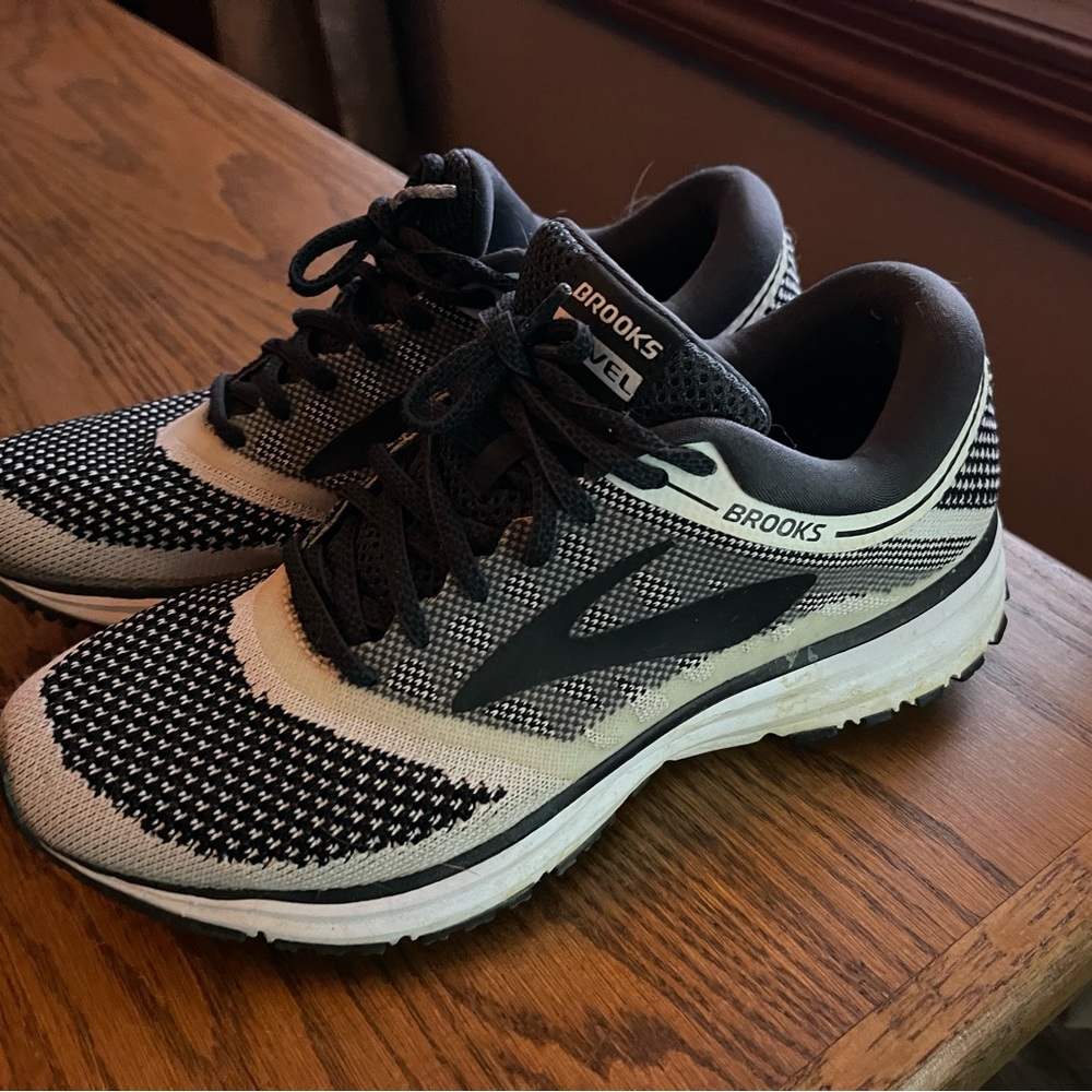 Women’s Brooks size 8 1/2
